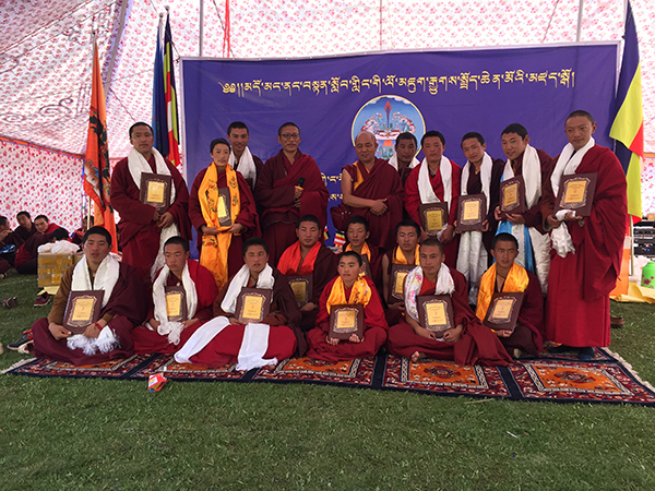 Khenpo giving certificate to the monks in Duomang